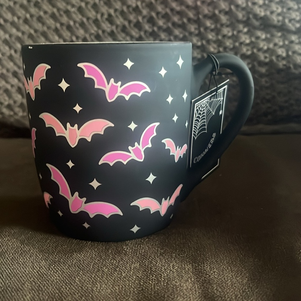 🦇Cobwebs and Cauldrons Black Soft Touch Pink and Purples Bats Print Mug NWT